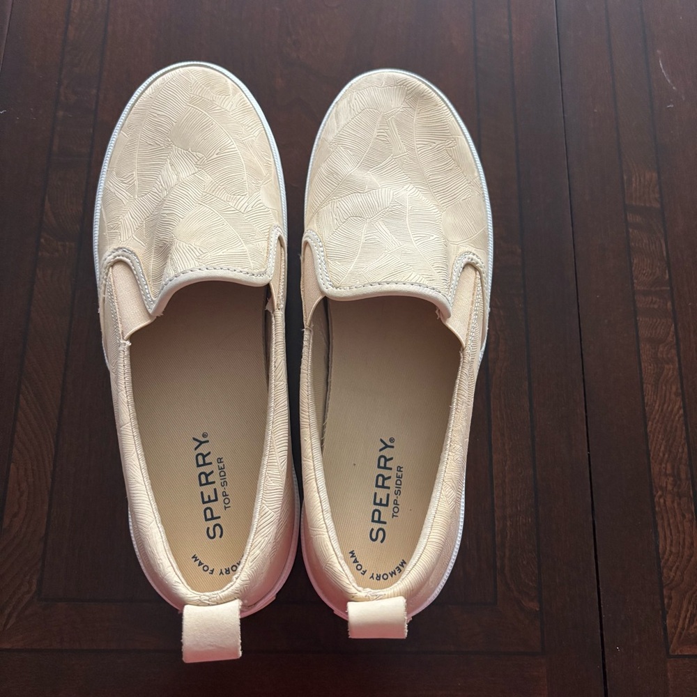 Sperry Woman’s Off-White Slip-On Sneakers - Size 8